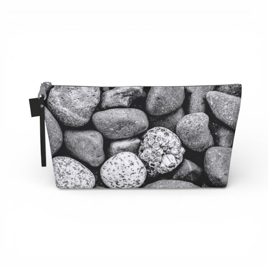 Beach Rocks Makeup Travel Bag: Coastal-Inspired Cosmetic Case