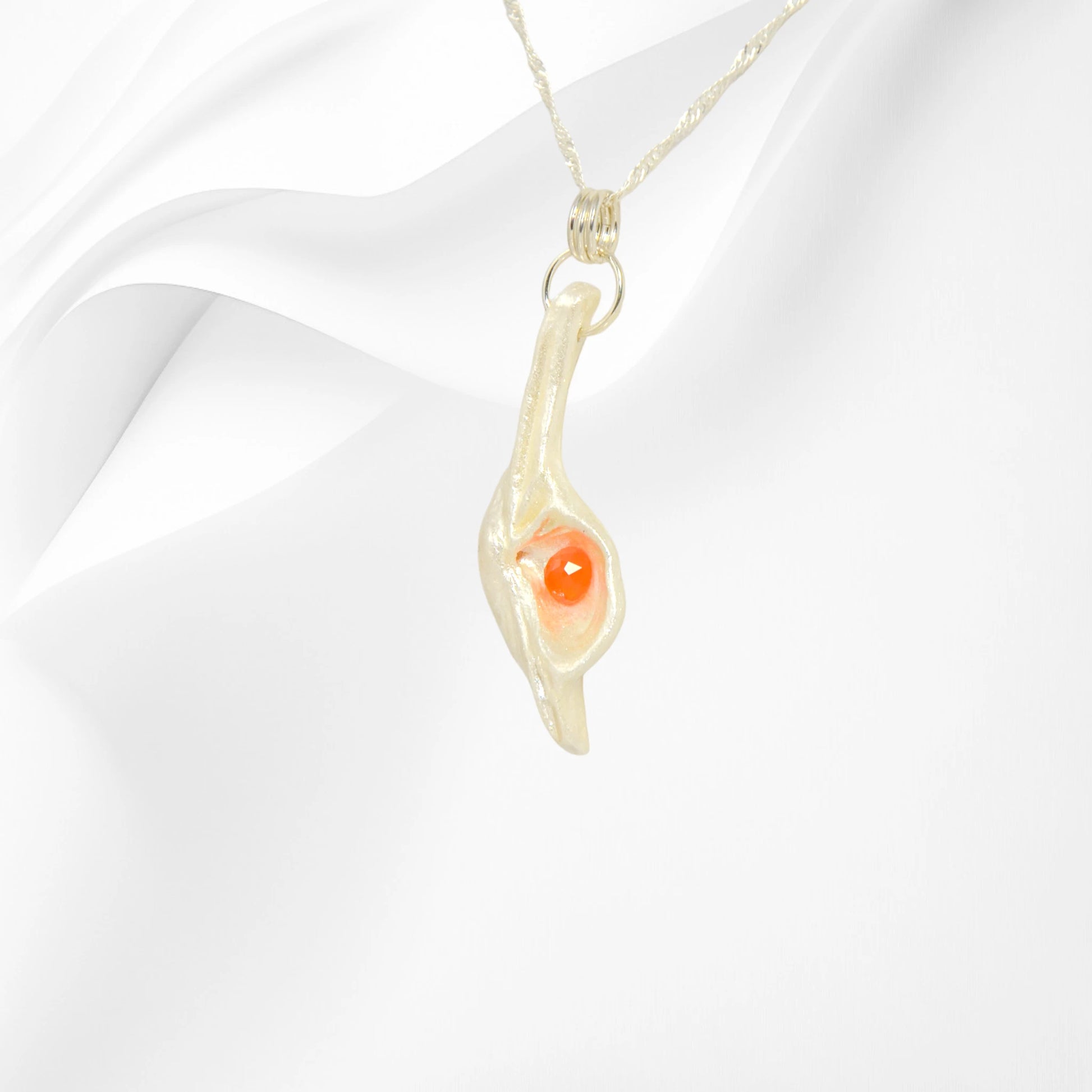 Natural Seashell pendant, elevating the beautiful natural nuances to new heights. The pendant is perfectly adorned with a mesmerizing rose cut Carnelian gemstone.