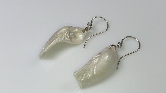 A video showcasing Seraphina natural seashell earrings with real baby freshwater pearls. 
